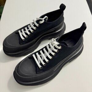 Alexander McQueen Tread Slick Lace Up (Color: Black) (Size: 42 EU/ 9 US Men's)